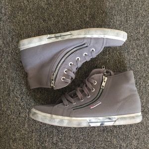 High-Top Gray Supergas